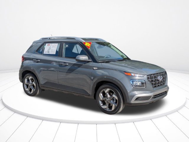 Used 2025 Hyundai Venue SEL FWD image 2