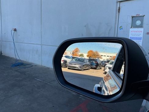 Used 2025 Chevrolet Equinox LT image 18