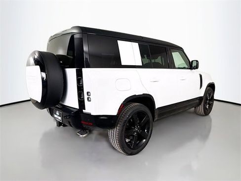 Used 2025 Land Rover Defender 110 V8 image 5