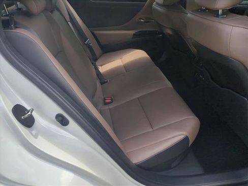 Used 2025 Lexus ES 300h w/ Premium Package FWD image 21