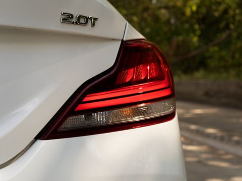 Used 2021 Genesis G70 2.0T image 13