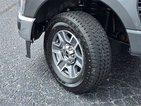 Used 2023 Ford F250 Lariat w/ Chrome Package image 28