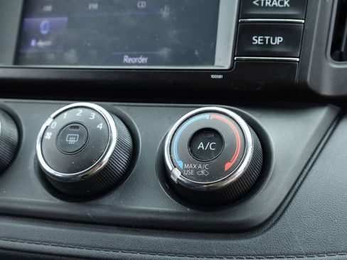 Used 2017 Toyota RAV4 LE image 27