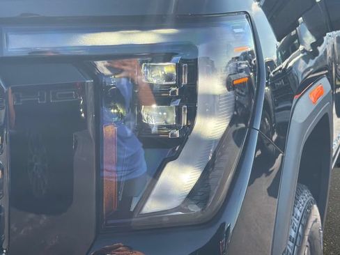 New 2026 GMC Sierra 2500 Denali Ultimate AWD/4WD image 9