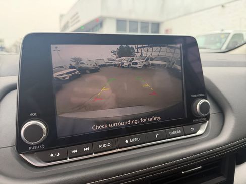 Used 2025 Nissan Rogue SV image 21