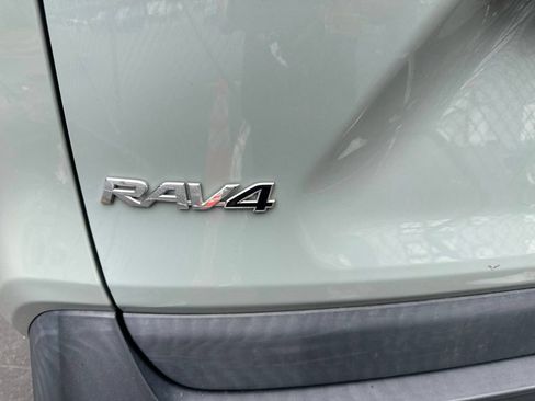 Used 2021 Toyota RAV4 XLE Premium FWD image 8