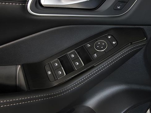 Used 2025 Nissan Rogue Platinum image 9