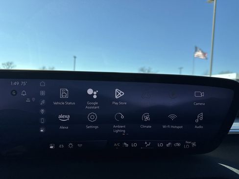 Used 2025 Buick Enclave Preferred w/ Power Package image 22