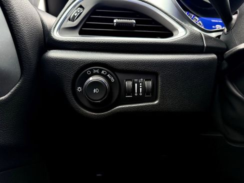 New 2026 Chrysler Pacifica Limited w/ Uconnect Theater Family Group image 19