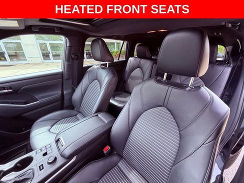 Used 2024 Toyota Highlander XSE image 11