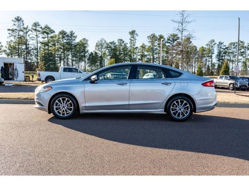 Used 2017 Ford Fusion SE image 8