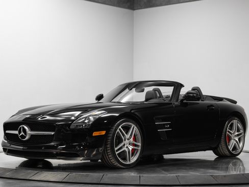 Used 2012 Mercedes-Benz SLS AMG Roadster image 2