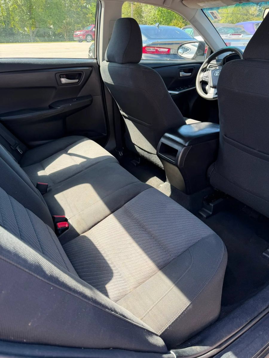 Used 2017 Toyota Camry LE FWD image 14