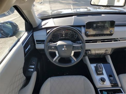 Used 2022 Mitsubishi Outlander SEL image 29