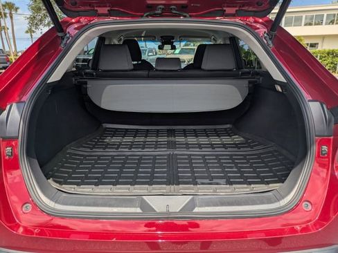 Used 2021 Toyota Venza LE AWD/4WD image 13