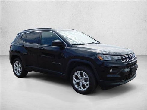 Used 2024 Jeep Compass Latitude AWD/4WD image 6