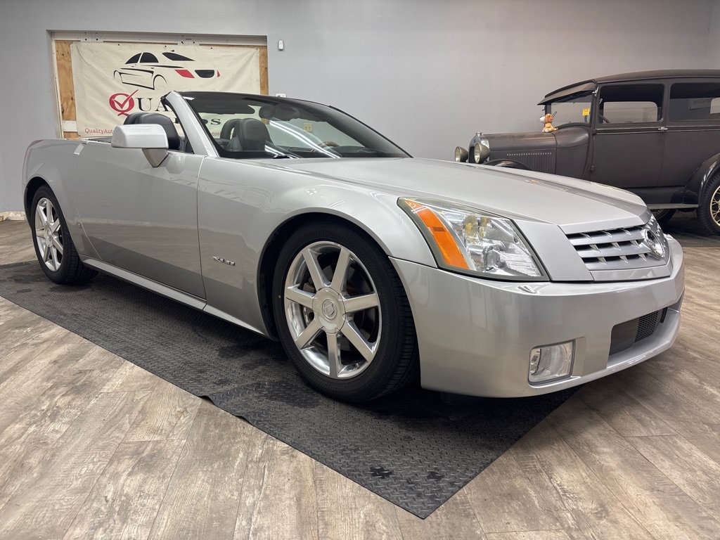 Used 2006 Cadillac XLR RWD image 5