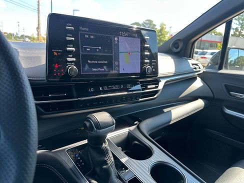 Used 2023 Toyota Sienna XSE FWD image 19