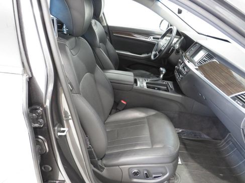 Used 2018 Genesis G80 3.8 RWD image 10