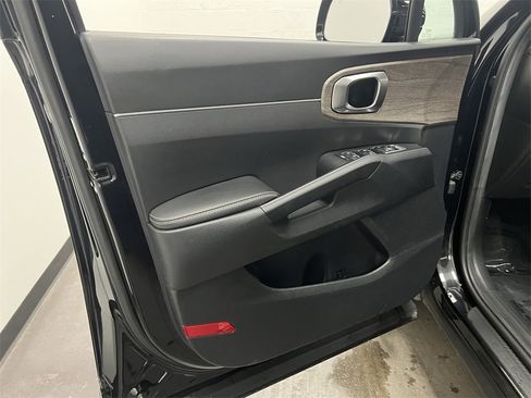 Used 2023 Kia Sorento EX w/ Panoramic Sunroof Package image 25