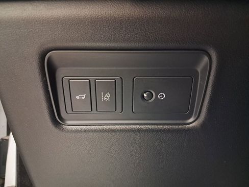 Used 2017 Land Rover Range Rover Sport SVR image 27