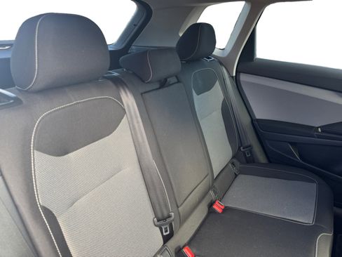 Used 2022 Volkswagen Taos S image 18