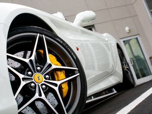 Used 2015 Ferrari California T RWD image 3