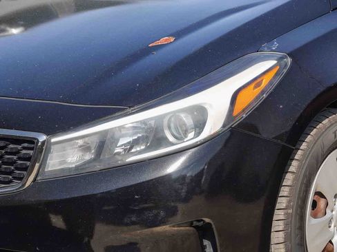 Used 2017 Kia Forte LX image 2