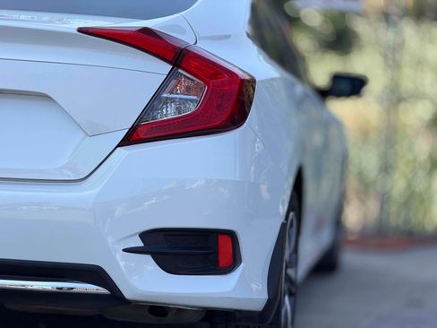 Used 2019 Honda Civic LX image 9