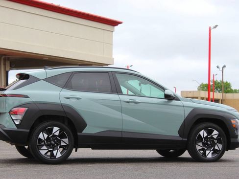 Used 2025 Hyundai Kona SEL FWD image 3