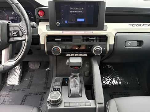 Used 2024 Toyota Tacoma TRD Off-Road AWD/4WD image 17