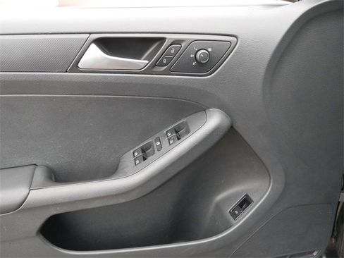 Used 2015 Volkswagen Jetta S image 16