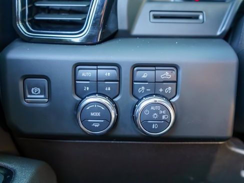 Used 2024 GMC Sierra 2500 AT4 w/ AT4 Preferred Package image 38