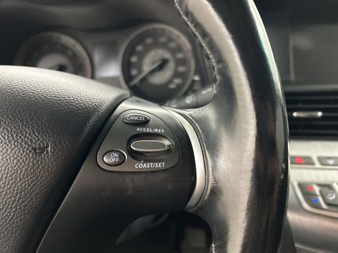 Used 2017 INFINITI Q70 L 3.7 image 10