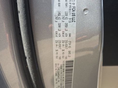 Used 2017 Chrysler Pacifica Touring FWD image 35