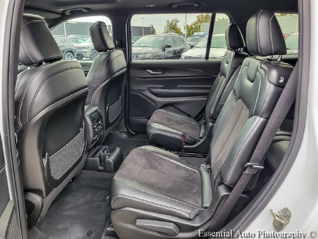 Certified 2024 Jeep Grand Cherokee L Altitude AWD/4WD image 11