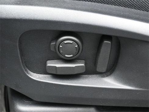 Used 2025 Land Rover Defender 110 V8 image 10