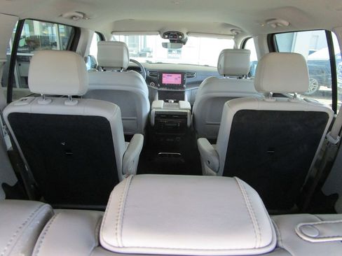 Used 2024 Jeep Wagoneer Series II AWD/4WD image 16