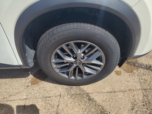 Used 2024 Nissan Rogue S FWD image 15