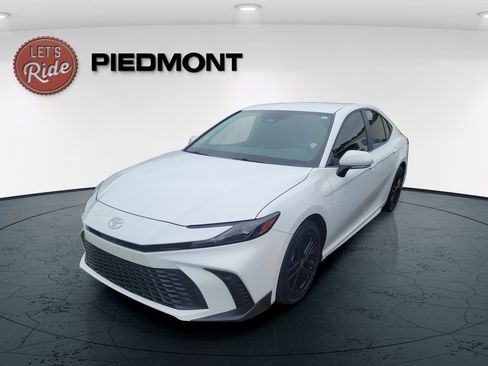 Used 2025 Toyota Camry LE FWD image 1