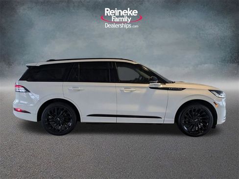 Used 2025 Lincoln Aviator Reserve w/ Jet Appearance Package image 4