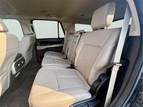 Used 2023 Ford Expedition XLT RWD image 10