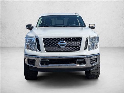 Used 2019 Nissan Titan SV w/ SV Convenience Package AWD/4WD image 2