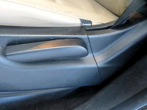 Used 2017 Jeep Grand Cherokee Laredo image 16