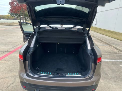 Used 2017 Jaguar F-PACE R-Sport image 24