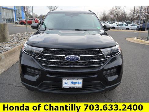 Used 2024 Ford Explorer XLT image 2