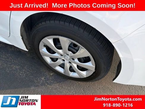 Used 2021 Toyota Corolla LE w/ Carpet Mat Package (TMS) FWD image 6