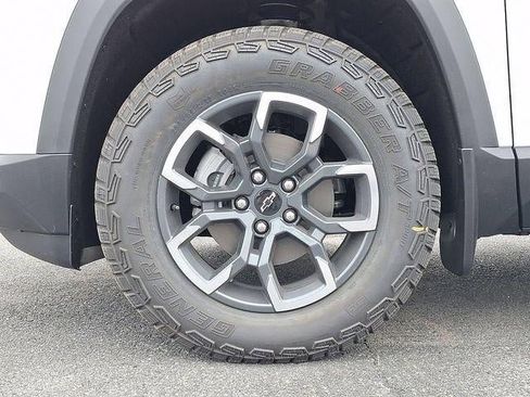 New 2026 Chevrolet Equinox ACTIV AWD/4WD image 4