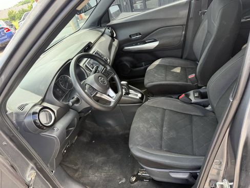 Used 2019 Nissan Kicks S FWD image 18