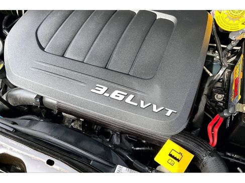 Used 2018 Dodge Grand Caravan GT FWD image 37